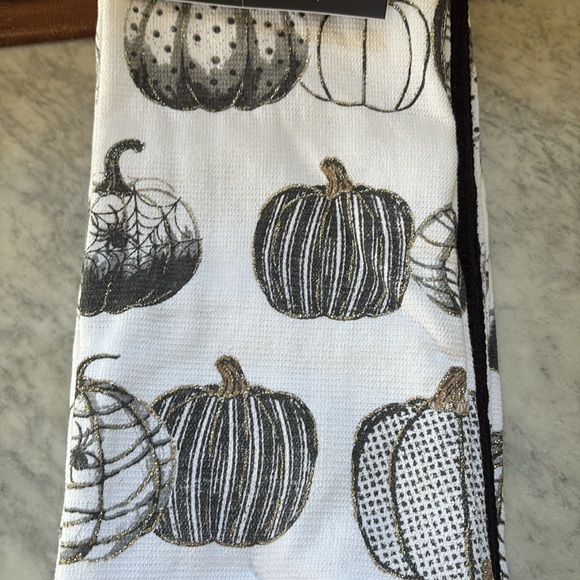 NWT SET/3 Tahari Halloween Black, White Glitter Pumpkin Hand Kitchen Bath Towels - Picture 4 of 5